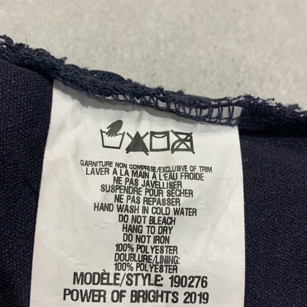 Like NEW🌺Made in🇨🇦FL Off Shoulders Shirred Top - Picture 15 of 17